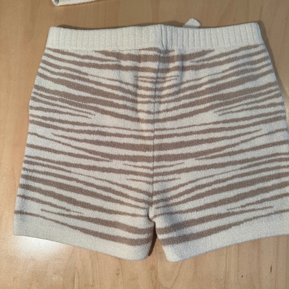 Barefoot Dreams Kids Beige and White Striped Pajama Set - Picture 5 of 11